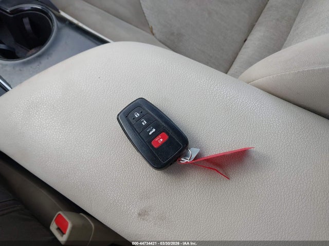 44734421 :رقم المزاد ، 4T1L31AK7LU523695 vin ، 2020 Toyota Camry Le Hybrid مزاد بيع