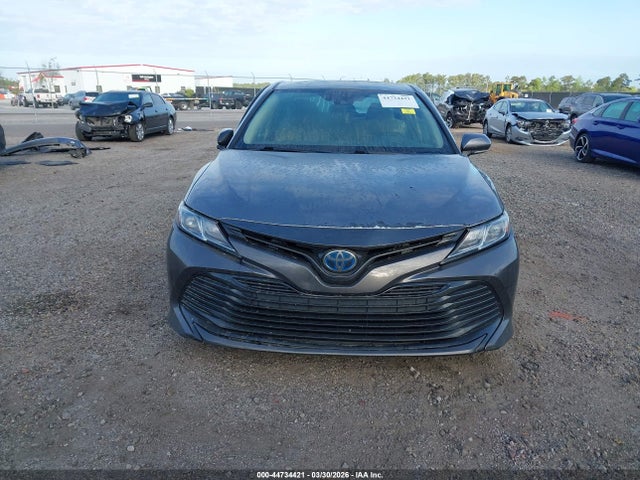 44734421 :رقم المزاد ، 4T1L31AK7LU523695 vin ، 2020 Toyota Camry Le Hybrid مزاد بيع