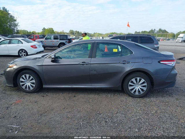 44734421 :رقم المزاد ، 4T1L31AK7LU523695 vin ، 2020 Toyota Camry Le Hybrid مزاد بيع