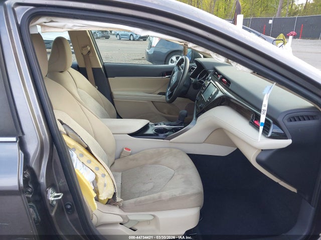 44734421 :رقم المزاد ، 4T1L31AK7LU523695 vin ، 2020 Toyota Camry Le Hybrid مزاد بيع