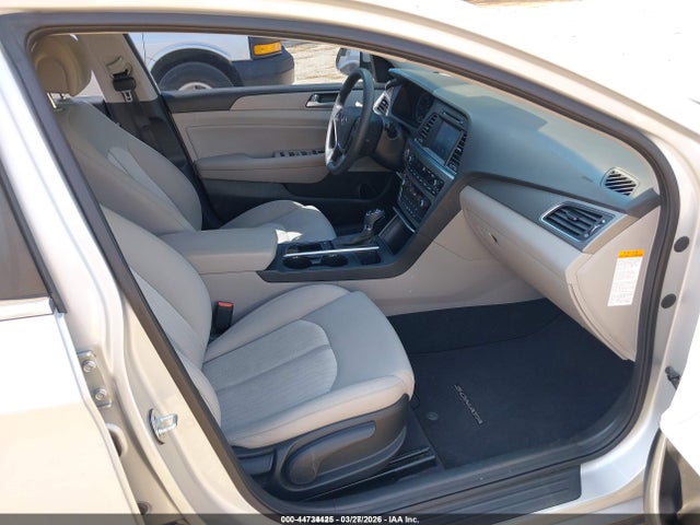 2017 HYUNDAI SONATA HYBRID KMHE24L15HA044234 Photo 4