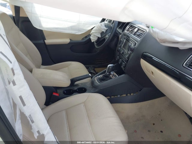 2015 Volkswagen Jetta 2.0l Tdi Sel მანქანა იყიდება აუქციონზე, vin: 3VWLA7AJ0FM203323, აუქციონის ნომერი: 44734452