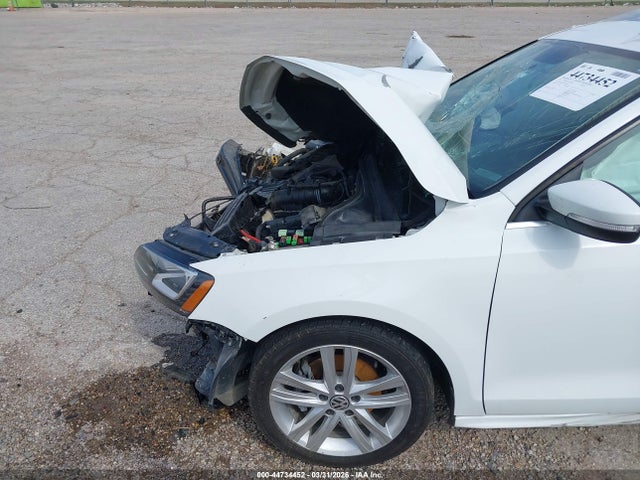 2015 Volkswagen Jetta 2.0l Tdi Sel მანქანა იყიდება აუქციონზე, vin: 3VWLA7AJ0FM203323, აუქციონის ნომერი: 44734452