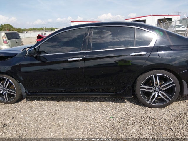 44734477 :رقم المزاد ، 1HGCR3F9XHA020645 vin ، 2017 Honda Accord Touring V6 مزاد بيع