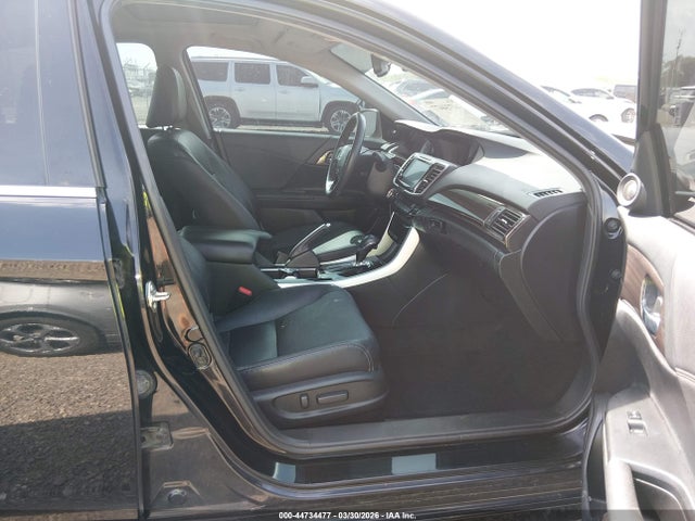 44734477 :رقم المزاد ، 1HGCR3F9XHA020645 vin ، 2017 Honda Accord Touring V6 مزاد بيع