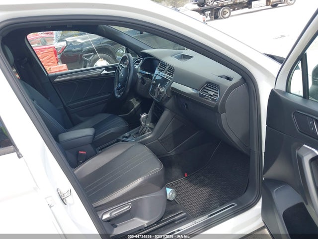 Продажа на аукционе авто 2022 Volkswagen Tiguan 2.0t Se R-line Black, vin: 3VV8B7AX6NM067984, номер лота: 44734536