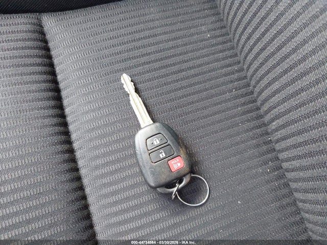 Toyota RAV4 LE 2015 JTMBFREV5FJ032896 Image 11