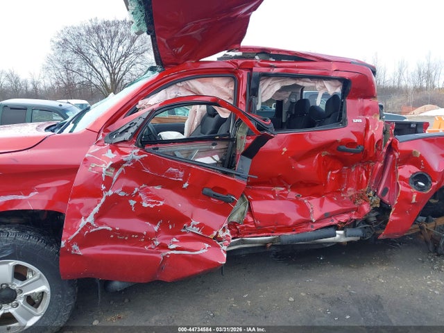 5TFDW5F14FX437951 Toyota Tundra Sr5 5.7l V8