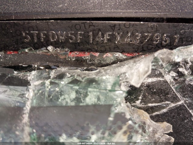 5TFDW5F14FX437951 Toyota Tundra Sr5 5.7l V8