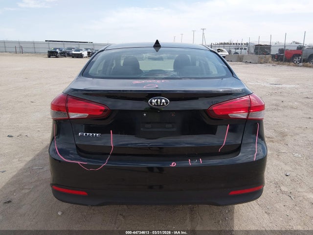 44734613 :رقم المزاد ، 3KPFL4A79JE176848 vin ، 2018 Kia Forte Lx مزاد بيع