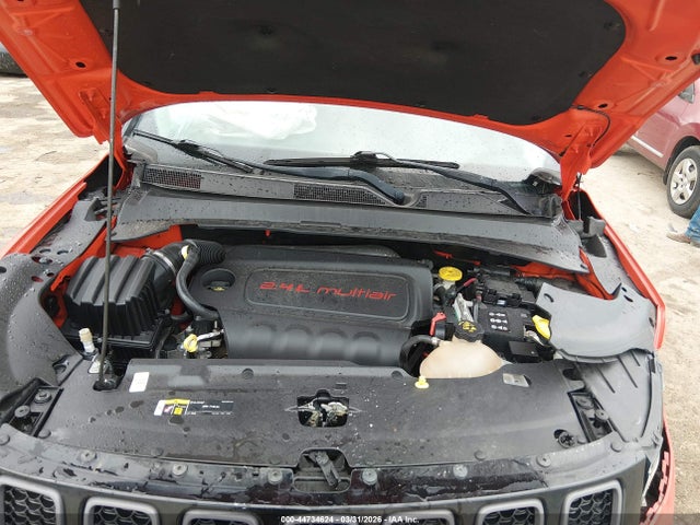44734624 :رقم المزاد ، 3C4NJDDB3JT457752 vin ، 2018 Jeep Compass Trailhawk 4x4 مزاد بيع