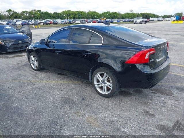 2015 VOLVO S60 YV126MFK0F1344996 Photo 2