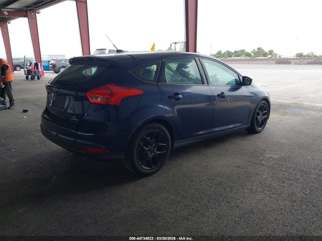 Ford FOCUS SE 2016 1FADP3K28GL299667 Image 4