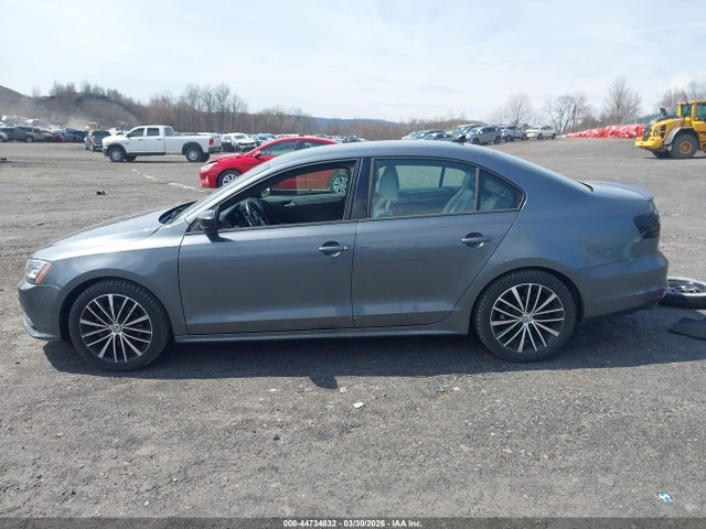 44734832 :رقم المزاد ، 3VWD17AJ9GM333901 vin ، 2016 Volkswagen Jetta 1.8t Sport مزاد بيع