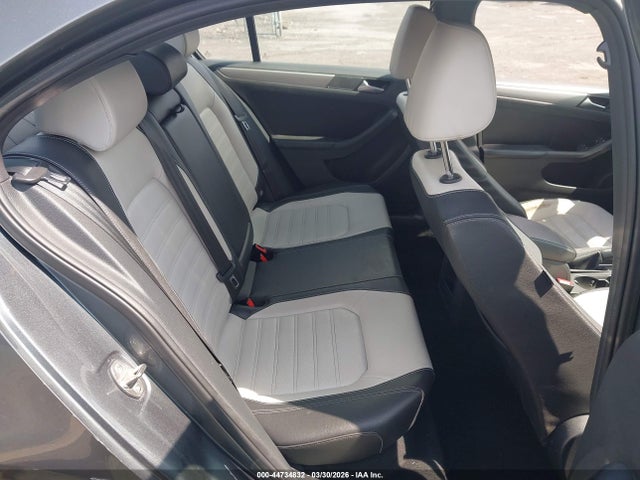 44734832 :رقم المزاد ، 3VWD17AJ9GM333901 vin ، 2016 Volkswagen Jetta 1.8t Sport مزاد بيع