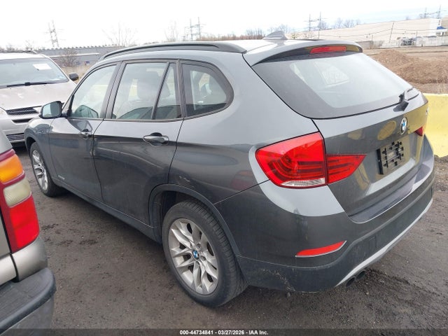 2015 BMW X1 WBAVL1C50FVY26687 Photo 2