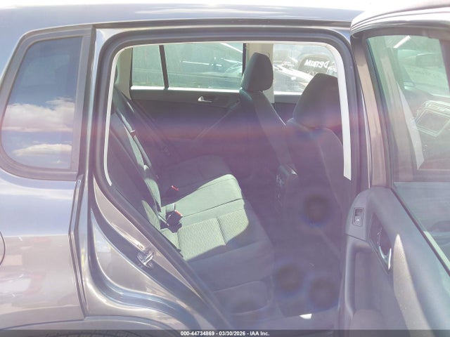 2012 Volkswagen Tiguan S მანქანა იყიდება აუქციონზე, vin: WVGAV7AX0CW004105, აუქციონის ნომერი: 44734869