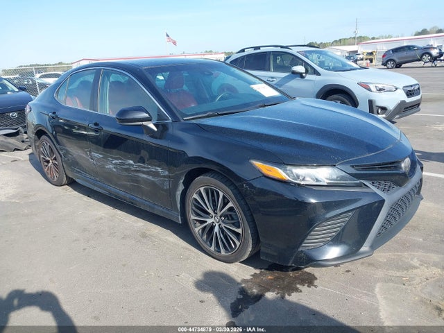 44734879 :رقم المزاد ، 4T1B11HK5JU081018 vin ، 2018 Toyota Camry Se مزاد بيع