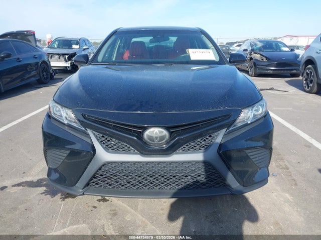 2018 Toyota Camry Se მანქანა იყიდება აუქციონზე, vin: 4T1B11HK5JU081018, აუქციონის ნომერი: 44734879