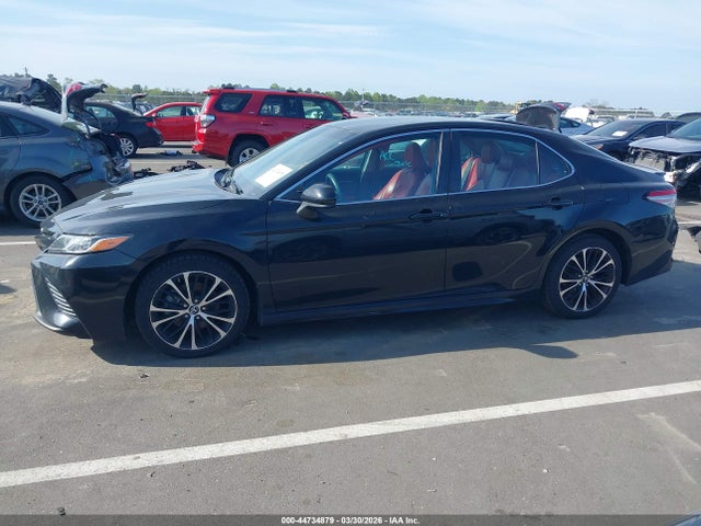 2018 Toyota Camry Se მანქანა იყიდება აუქციონზე, vin: 4T1B11HK5JU081018, აუქციონის ნომერი: 44734879