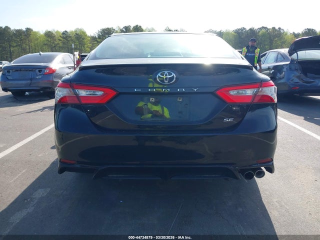 2018 Toyota Camry Se მანქანა იყიდება აუქციონზე, vin: 4T1B11HK5JU081018, აუქციონის ნომერი: 44734879