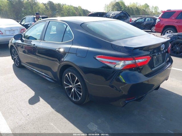 2018 Toyota Camry Se მანქანა იყიდება აუქციონზე, vin: 4T1B11HK5JU081018, აუქციონის ნომერი: 44734879