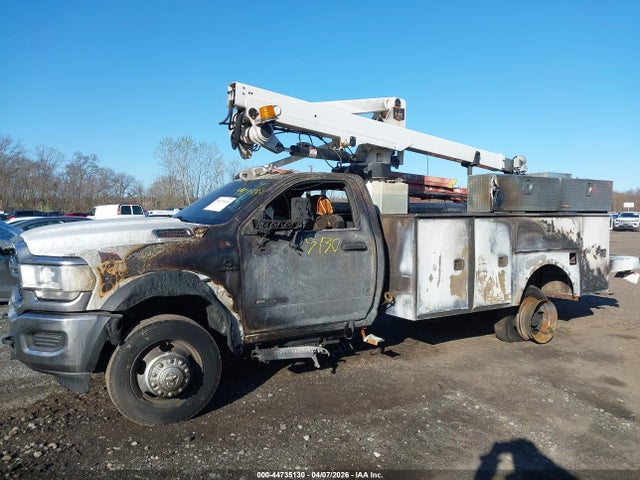 44735130 :رقم المزاد ، 3C7WRNBL4NG355053 vin ، 2022 Ram 5500 Chassis Tradesman/slt مزاد بيع