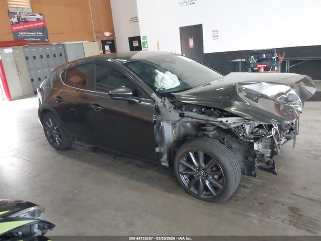 44735287 :رقم المزاد ، JM1BPAKL8N1501852 vin ، 2022 Mazda Mazda3 Select مزاد بيع
