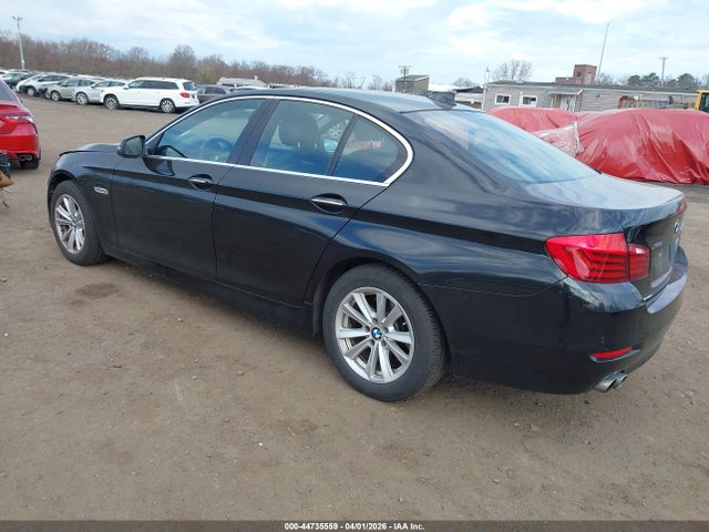 2016 BMW 528I WBA5A7C54GG643372 Photo 2