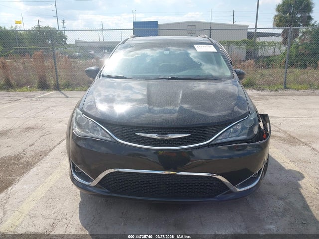 2018 Chrysler Pacifica Touring L მანქანა იყიდება აუქციონზე, vin: 2C4RC1BG8JR142957, აუქციონის ნომერი: 44735740