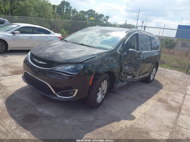 2018 Chrysler Pacifica Touring L მანქანა იყიდება აუქციონზე, vin: 2C4RC1BG8JR142957, აუქციონის ნომერი: 44735740