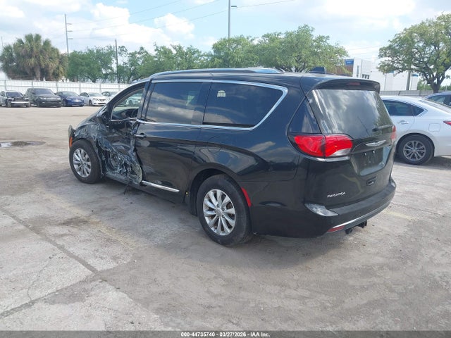 2018 Chrysler Pacifica Touring L მანქანა იყიდება აუქციონზე, vin: 2C4RC1BG8JR142957, აუქციონის ნომერი: 44735740