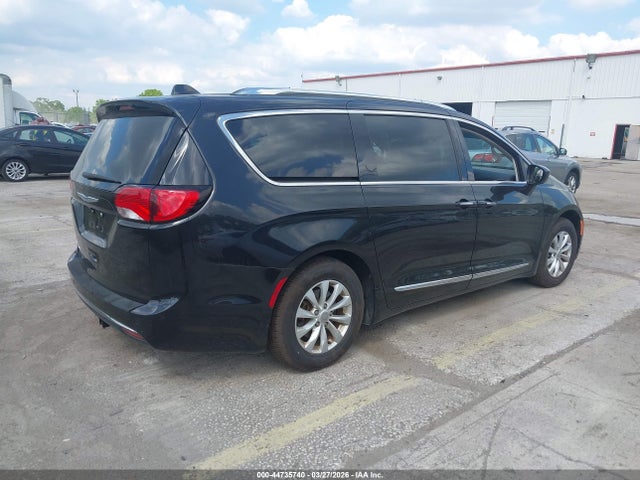 2018 Chrysler Pacifica Touring L მანქანა იყიდება აუქციონზე, vin: 2C4RC1BG8JR142957, აუქციონის ნომერი: 44735740