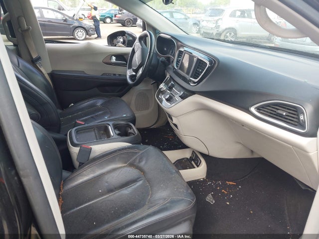 2018 Chrysler Pacifica Touring L მანქანა იყიდება აუქციონზე, vin: 2C4RC1BG8JR142957, აუქციონის ნომერი: 44735740