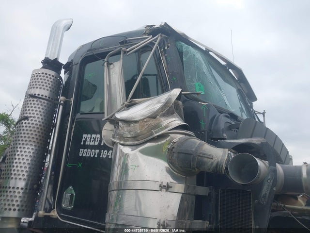 Продажа на аукционе авто 1998 Kenworth Construction W900, vin: 1XKWD29X3WR773726, номер лота: 44735759
