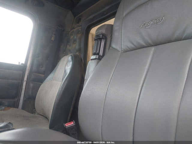 Продажа на аукционе авто 1998 Kenworth Construction W900, vin: 1XKWD29X3WR773726, номер лота: 44735759