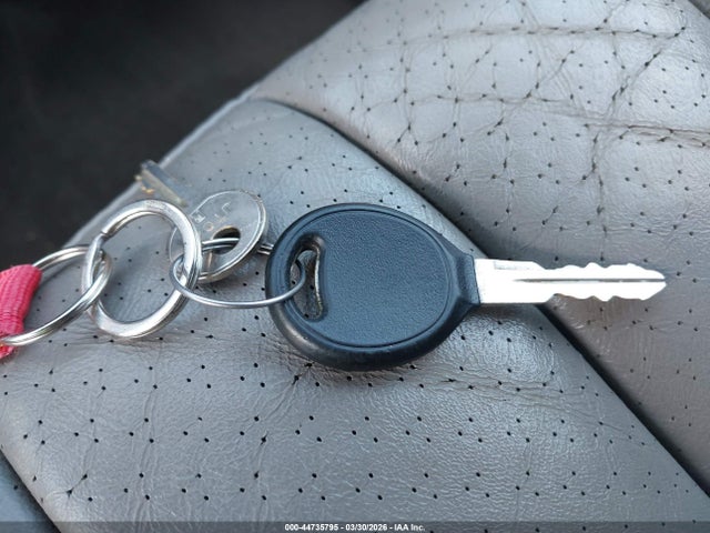 Продажа на аукционе авто 2000 Chrysler Town & Country Limited, vin: 1C4GP64LXYB517257, номер лота: 44735795