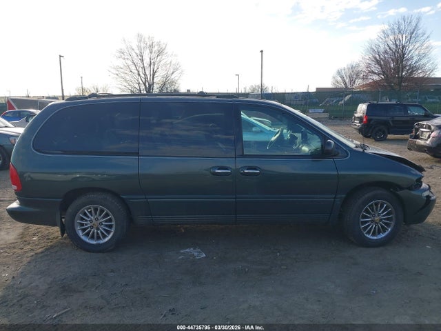 Продажа на аукционе авто 2000 Chrysler Town & Country Limited, vin: 1C4GP64LXYB517257, номер лота: 44735795