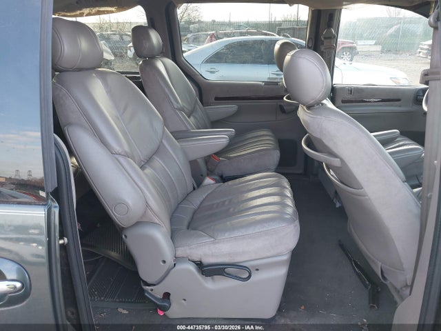 Продажа на аукционе авто 2000 Chrysler Town & Country Limited, vin: 1C4GP64LXYB517257, номер лота: 44735795