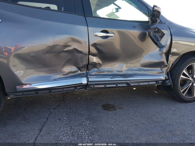 2017 Nissan Pathfinder Platinum მანქანა იყიდება აუქციონზე, vin: 5N1DR2MM3HC631184, აუქციონის ნომერი: 44735807