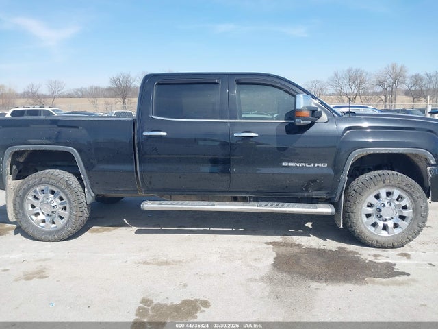 Продаж на аукціоні авто 2015 Gmc Sierra 2500hd Denali, vin: 1GT120E86FF630317, номер лоту: 44735824