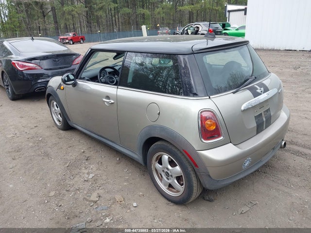 2008 MINI COOPER WMWMF33518TT60054 Photo 2