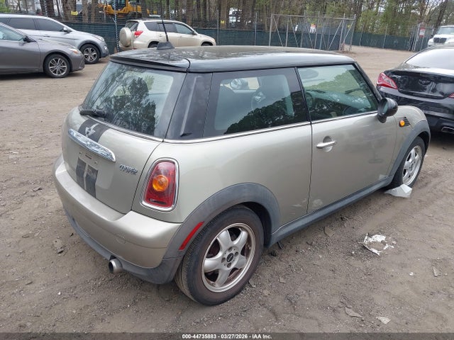 2008 MINI COOPER WMWMF33518TT60054 Photo 3