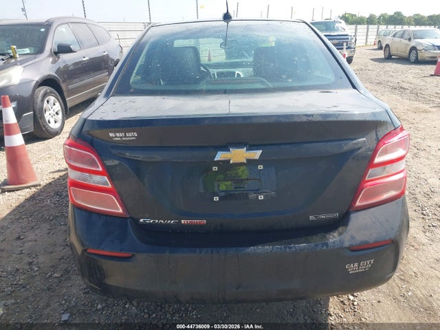 44736009 :رقم المزاد ، 1G1JF5SB9J4135768 vin ، 2018 Chevrolet Sonic Premier Auto مزاد بيع