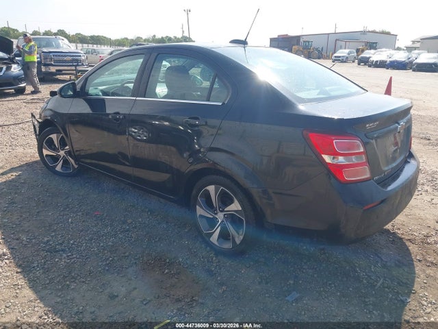 44736009 :رقم المزاد ، 1G1JF5SB9J4135768 vin ، 2018 Chevrolet Sonic Premier Auto مزاد بيع
