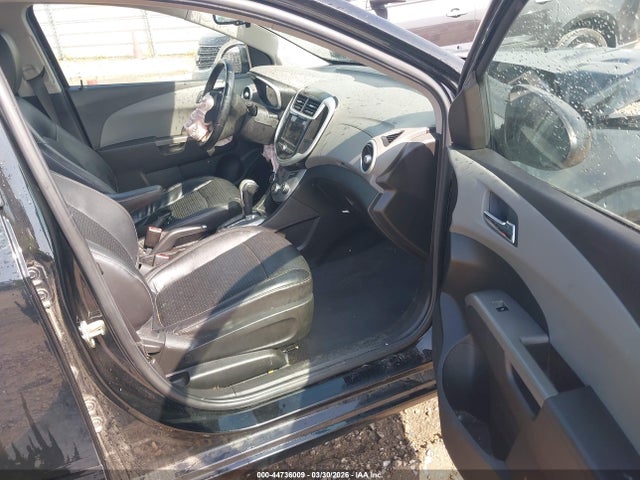 44736009 :رقم المزاد ، 1G1JF5SB9J4135768 vin ، 2018 Chevrolet Sonic Premier Auto مزاد بيع