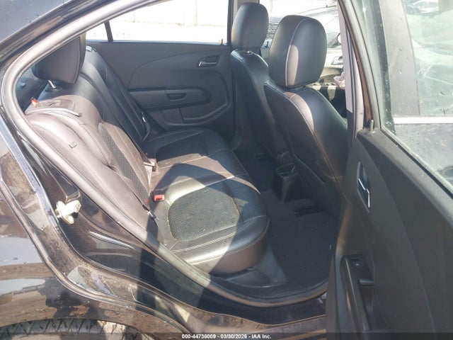 44736009 :رقم المزاد ، 1G1JF5SB9J4135768 vin ، 2018 Chevrolet Sonic Premier Auto مزاد بيع