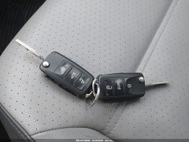 44736096 :رقم المزاد ، 3VW637AJ1DM219664 vin ، 2013 Volkswagen Jetta Hybrid Sel Premium مزاد بيع