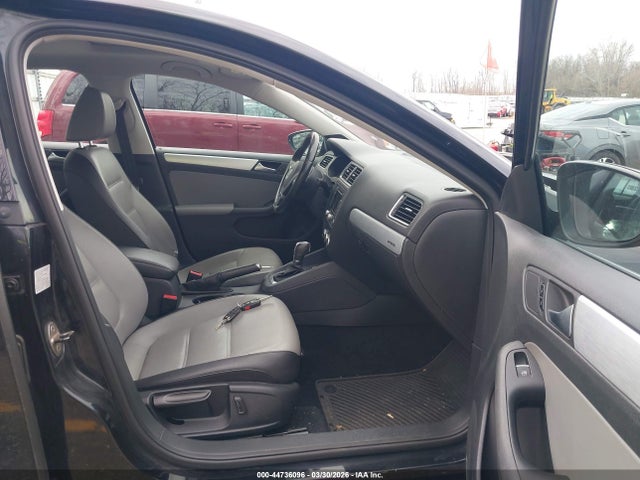 44736096 :رقم المزاد ، 3VW637AJ1DM219664 vin ، 2013 Volkswagen Jetta Hybrid Sel Premium مزاد بيع