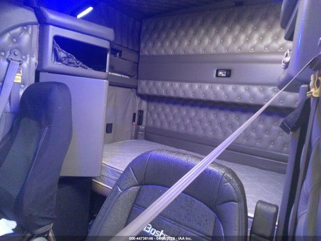 Продажа на аукционе авто 2009 Kenworth Construction T660, vin: 1XKAD49X69J255117, номер лота: 44736146